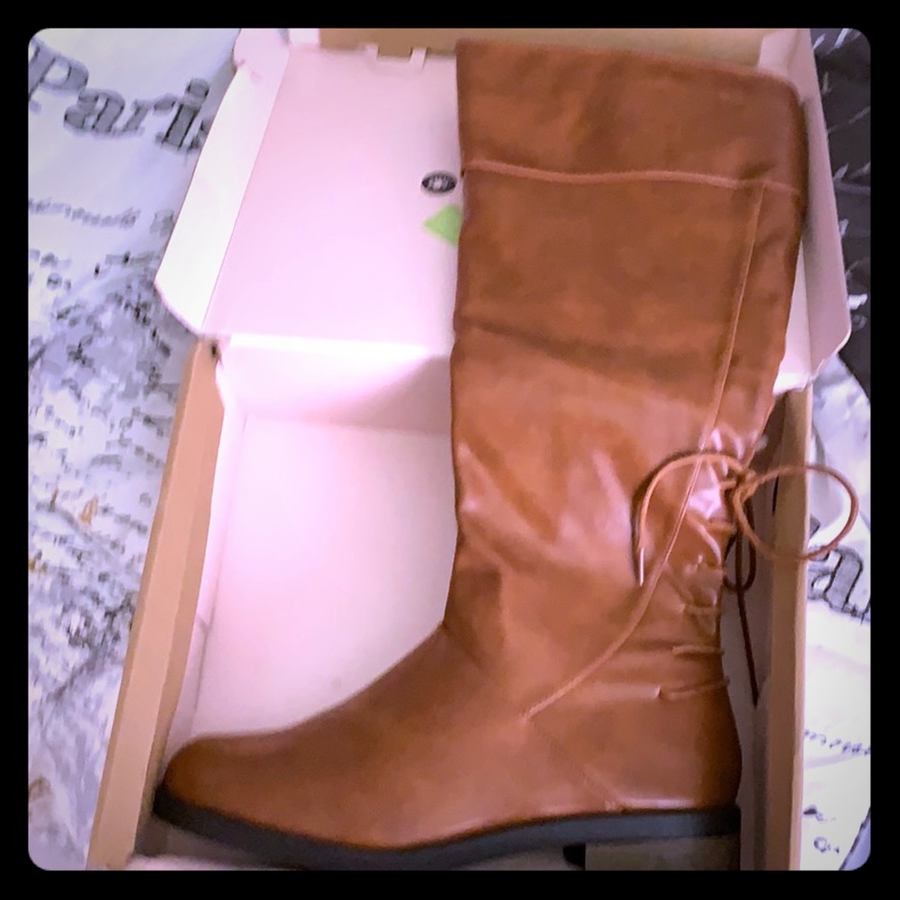 Peanut-butter boots
